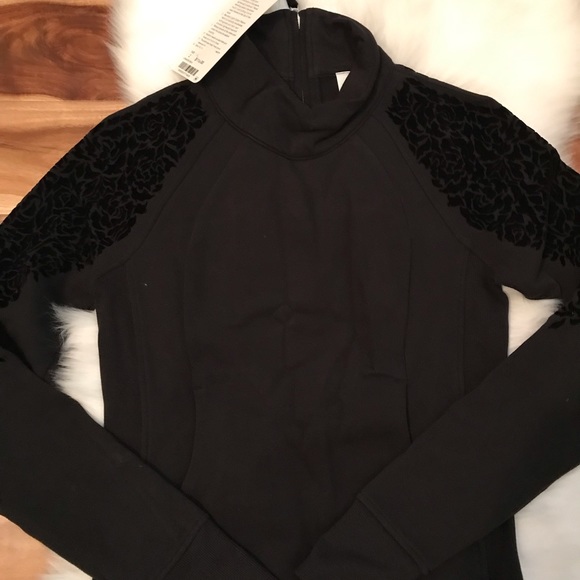 Nwt lululemon Floral flock pullover black size 2 - Picture 4 of 8